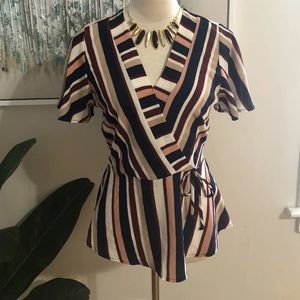 Monteau multicolor blouse size M ,‎ necklace included